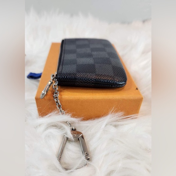 đź–¤LOUIS VUITTON DAMIER GRAPHITE KEY POUCH đź–¤ - Picture 5 of 11